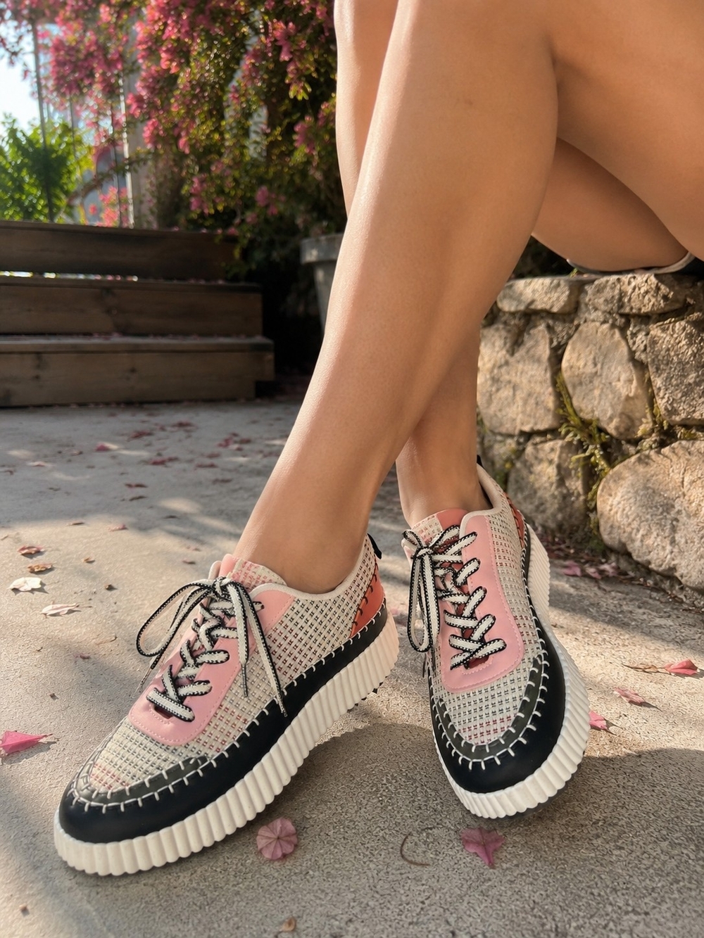 Bamboo Women's Fashion Sneakers Pink Plaid Platform Lace Up Size 9